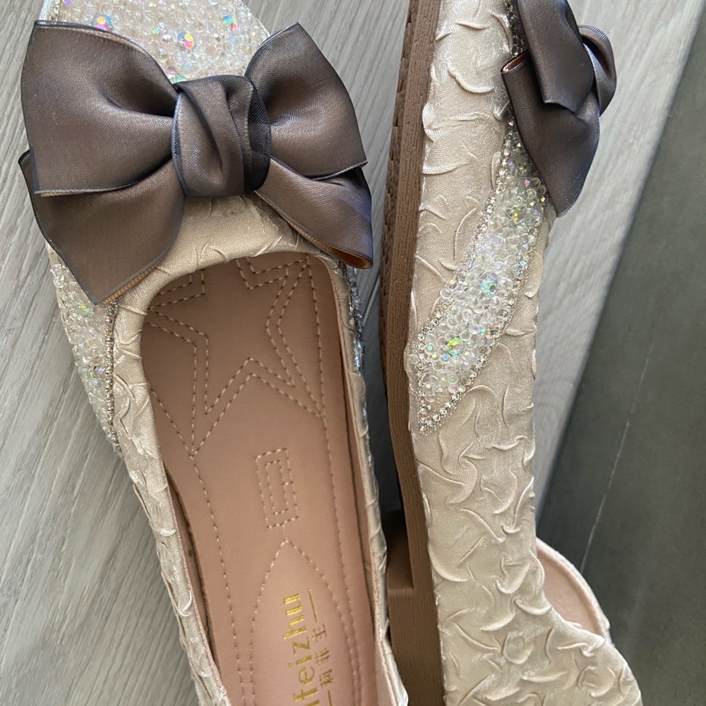 Elegant Beige/brown Flats - Picture 6 of 8